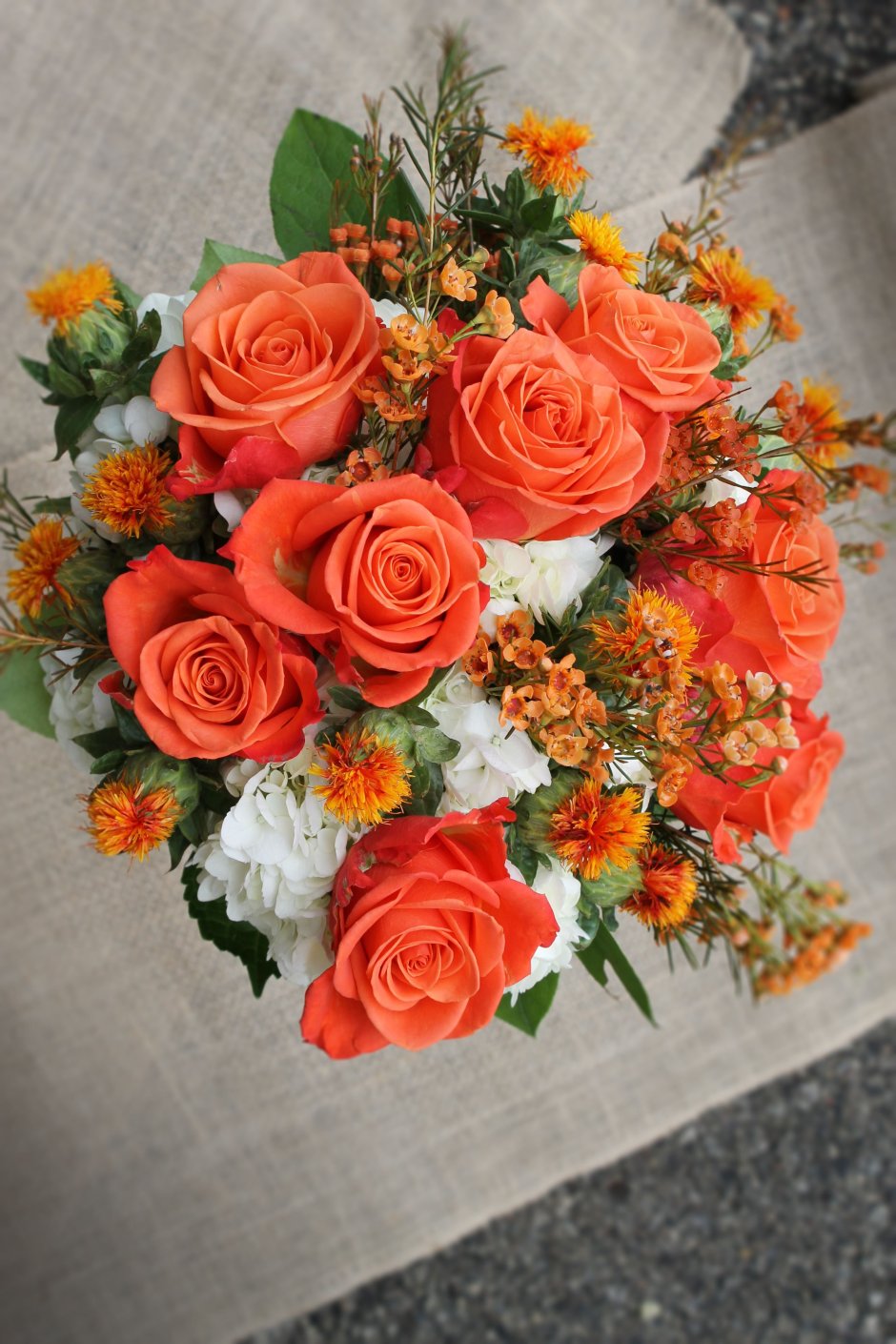 Осенний букет из оранжевых роз