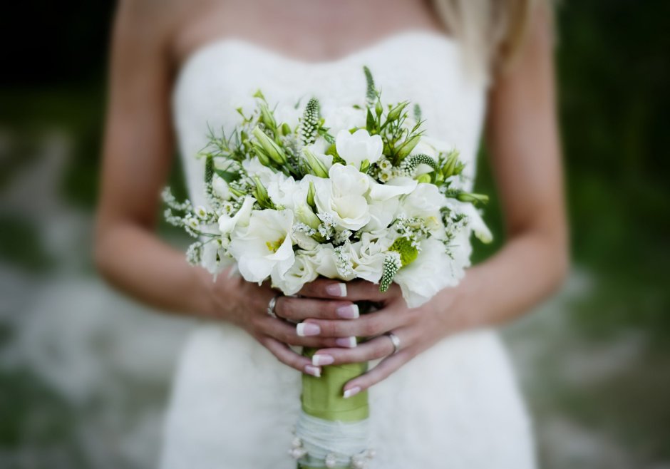 Bride holding Flowers