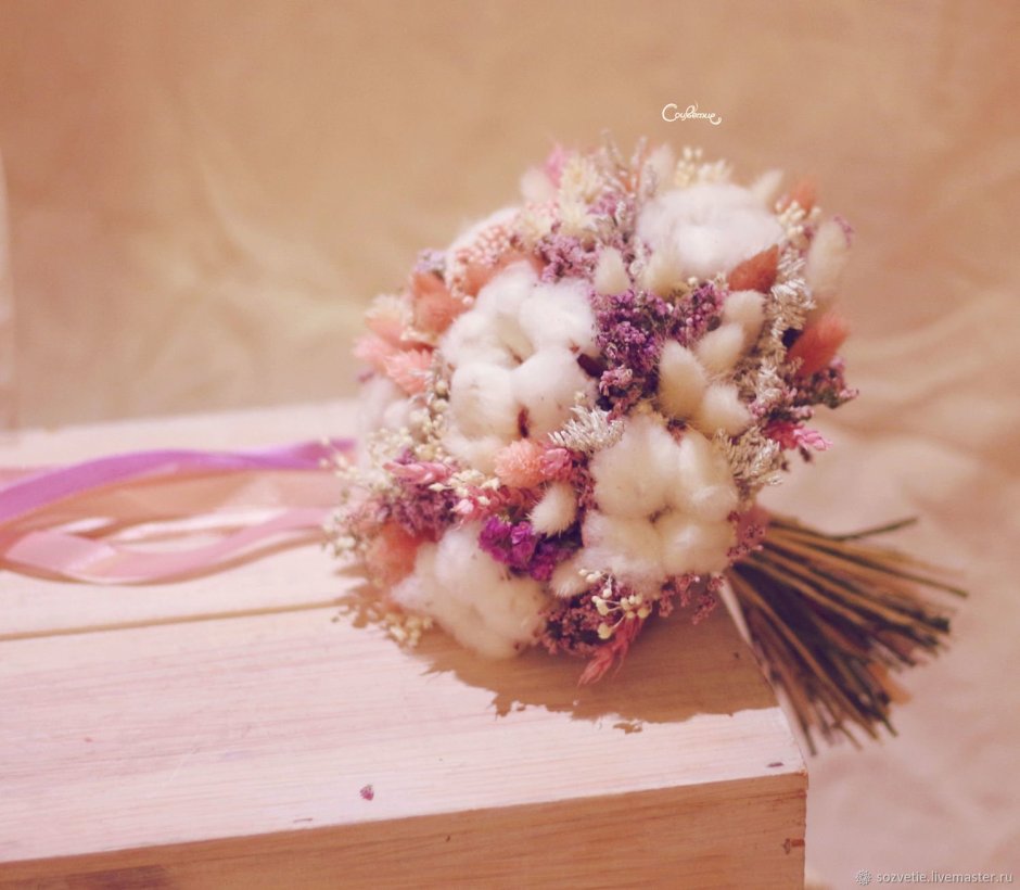 Букет невесты из гипсофилы и сухоцветов