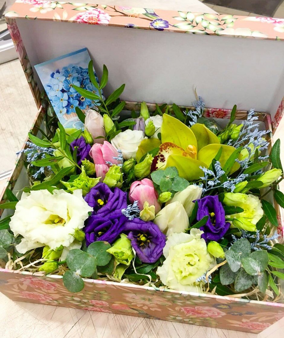Флористическая композиция в коробке
