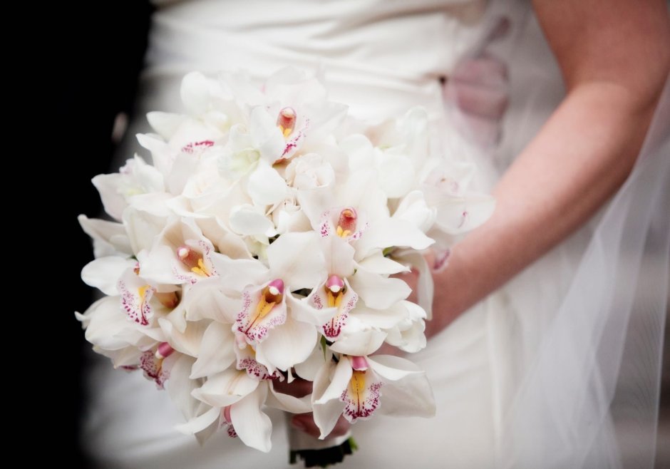 Букет невесты из белых орхидей Цимбидиум