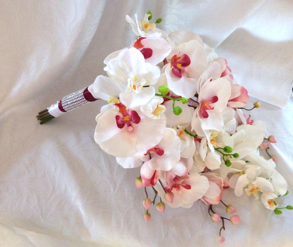 Букет из белых орхидей +фаленопсис