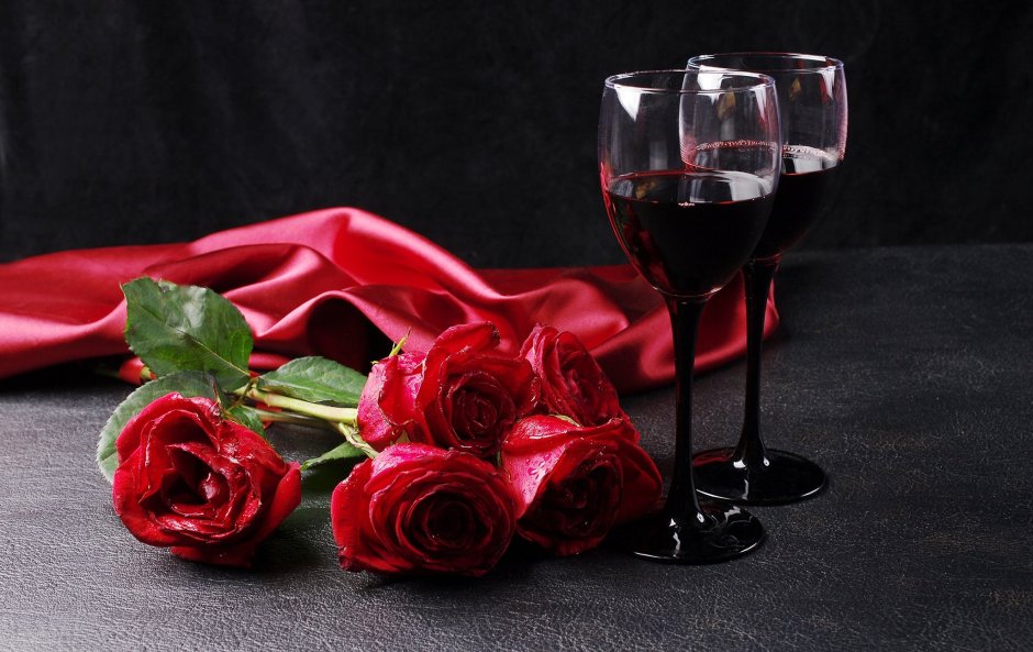 Вино и шикарные розы