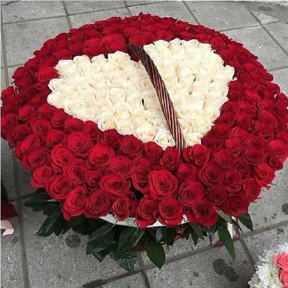 Букет цветов в форме сердца