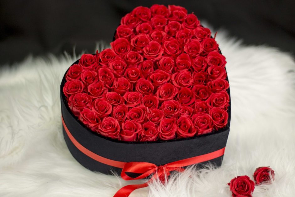 Розы в коробке "сердце"