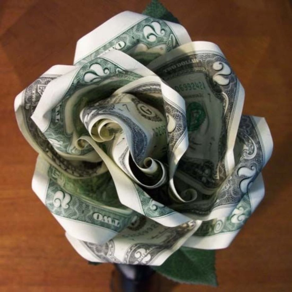 Розы из бумажных денег