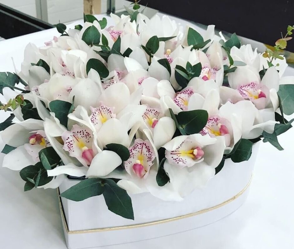 Букет из орхидей в коробке