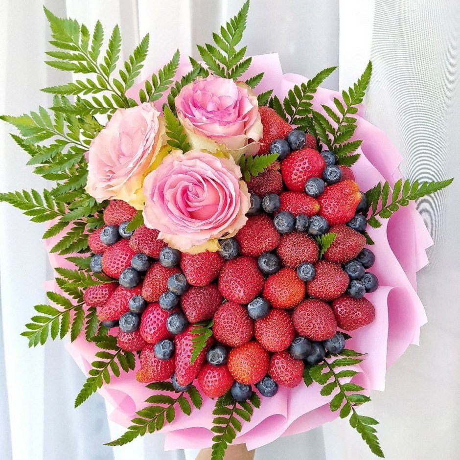 Необычные букеты с ягодами