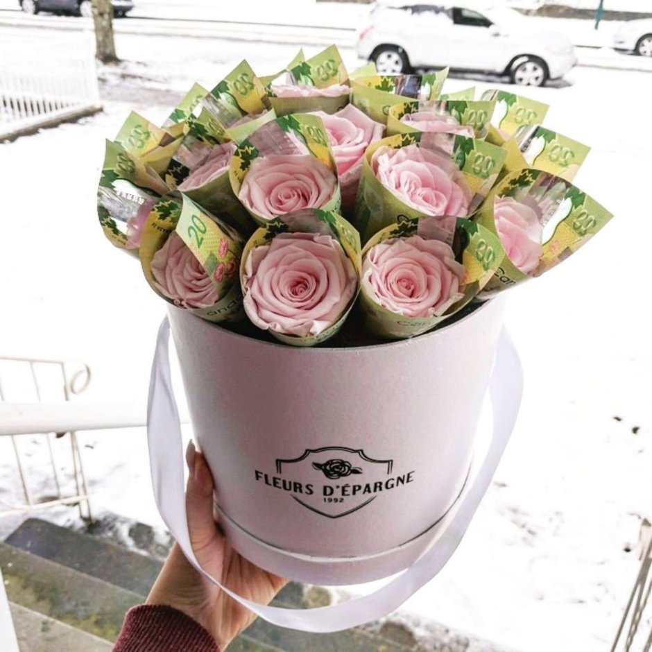 Букет роз с купюрами