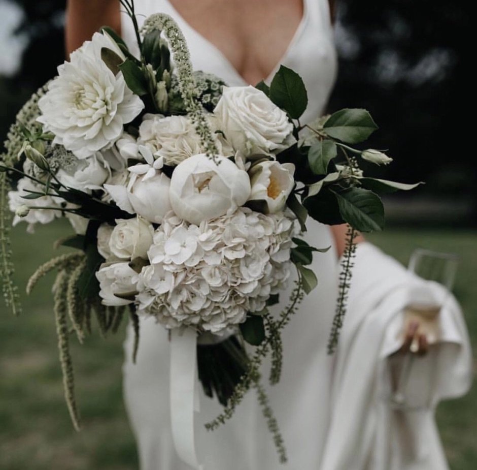 White Flowers Bouquet aesthetic