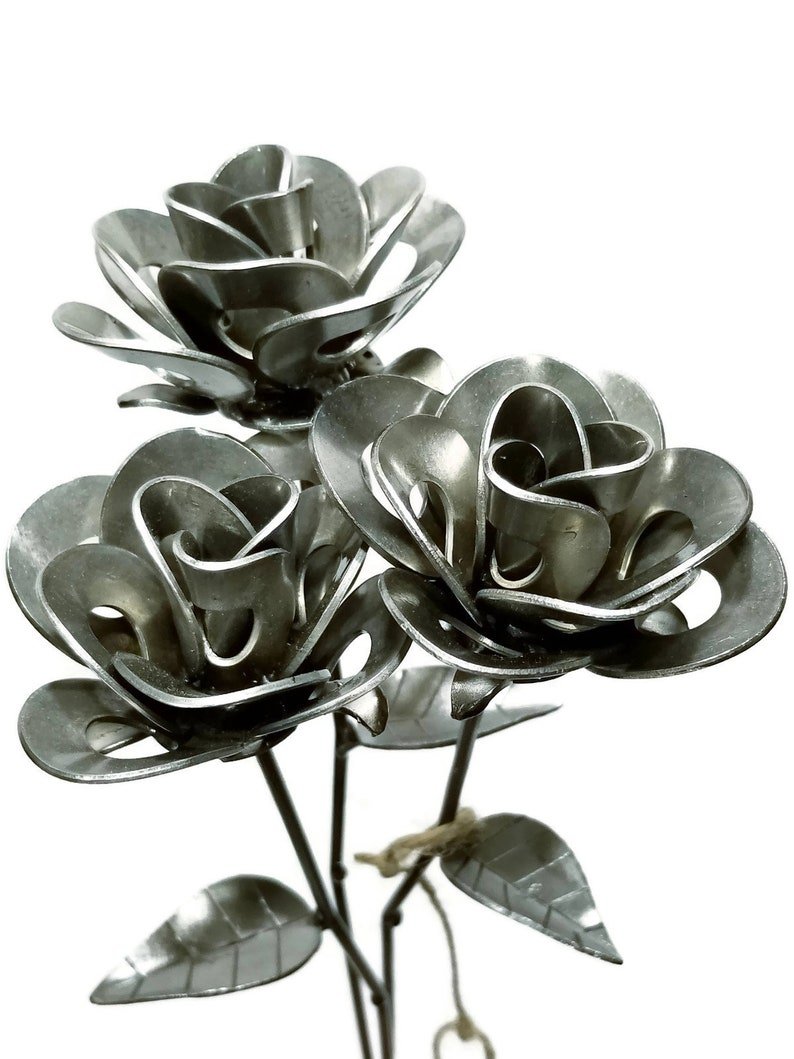 Цветы из металла