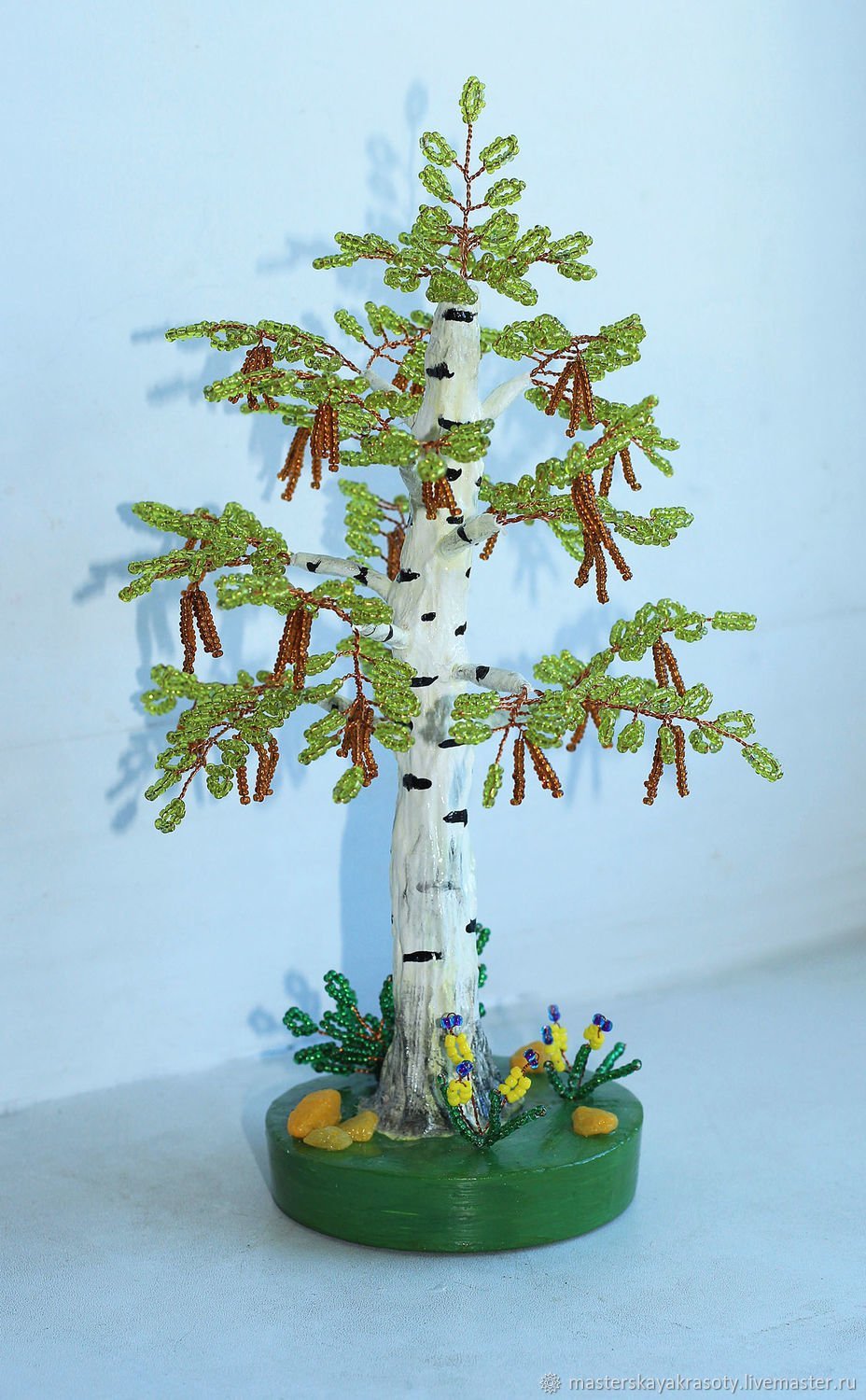 Березовое дерево из бисера