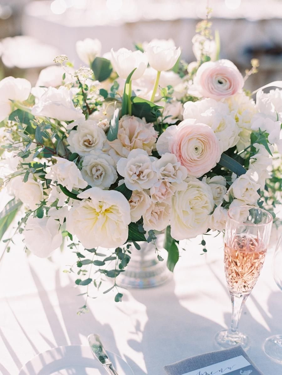 Цветы на столы гостей на свадьбу