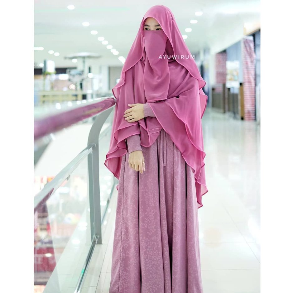 Мусульманка в розовом флаконе