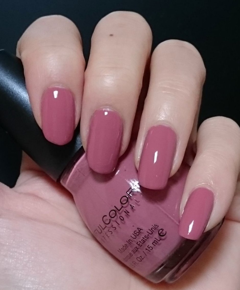 Ногти темно розового цвета