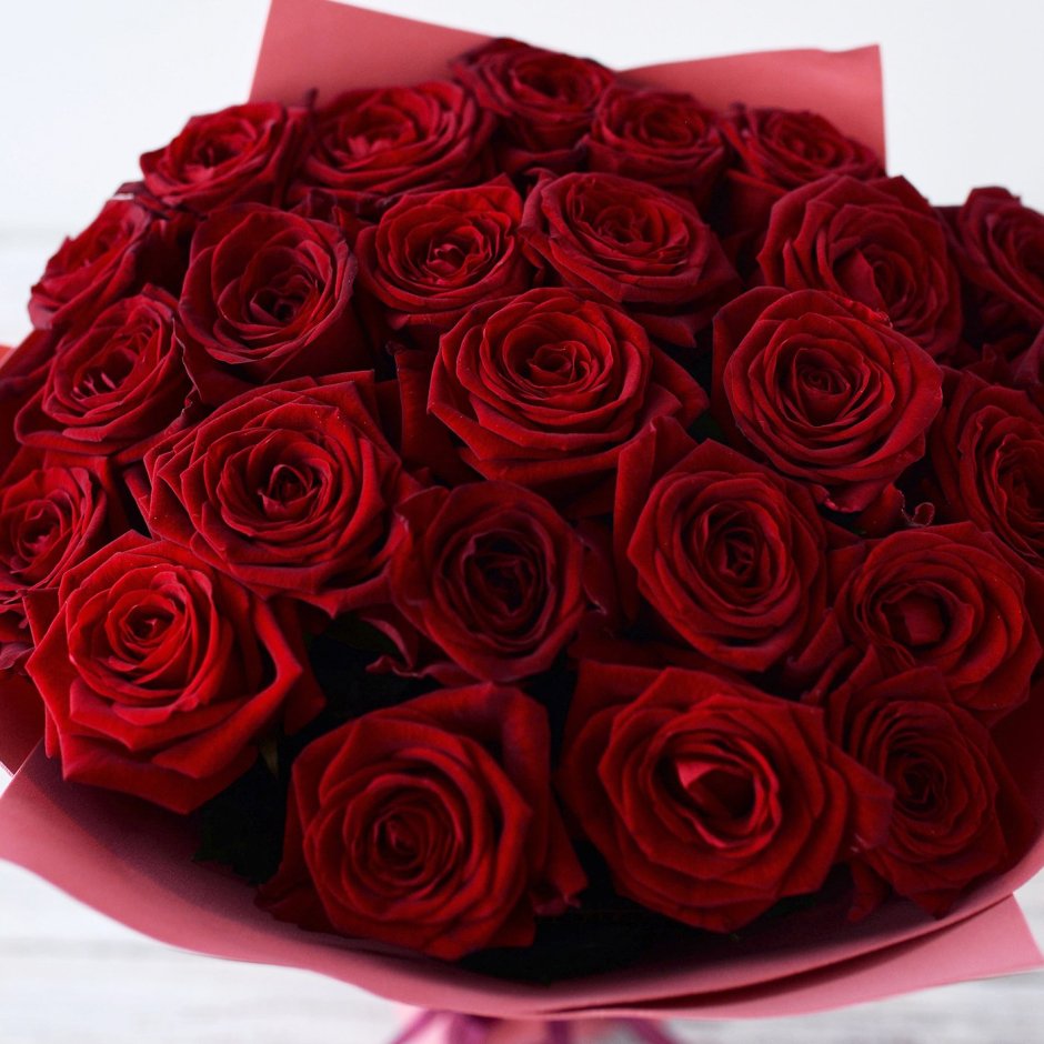 Red Naomi роза