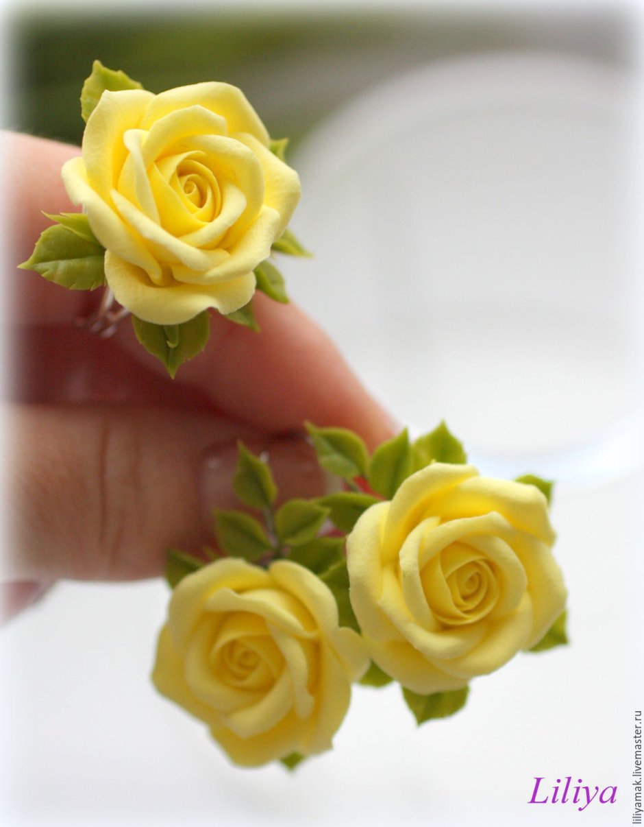 Лимонное кольцо с большой розой