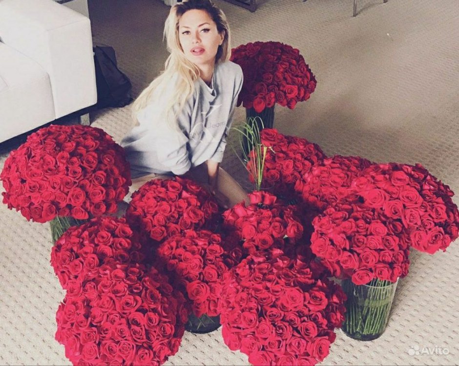 Виктория Боня с цветами