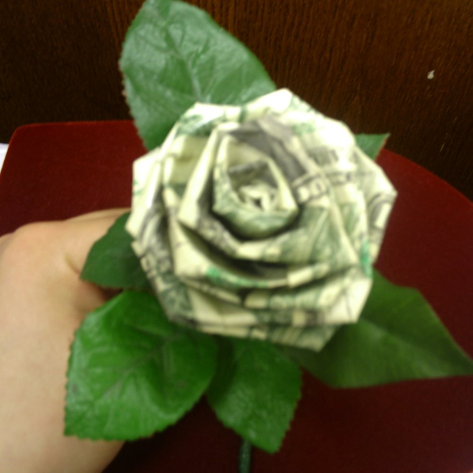 Оригами роза из денежных купюр