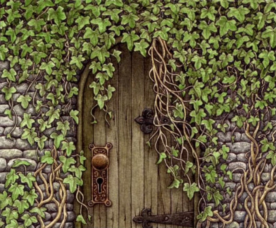 Сказочная дверь в саду