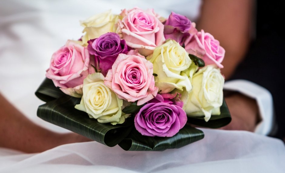 Фон на рабочий стол свадебный букет из роз