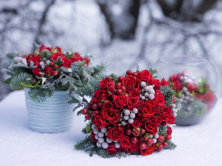 Красивый зимний букет цветов