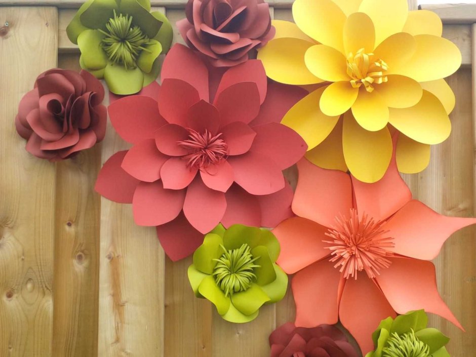 Объемные цветы из бумаги на стену
