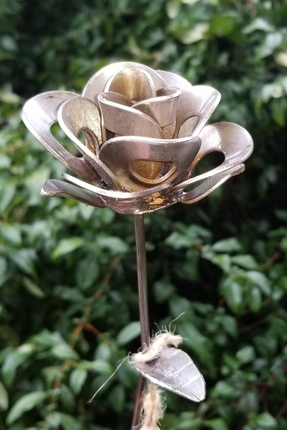 Красивые цветы из металла