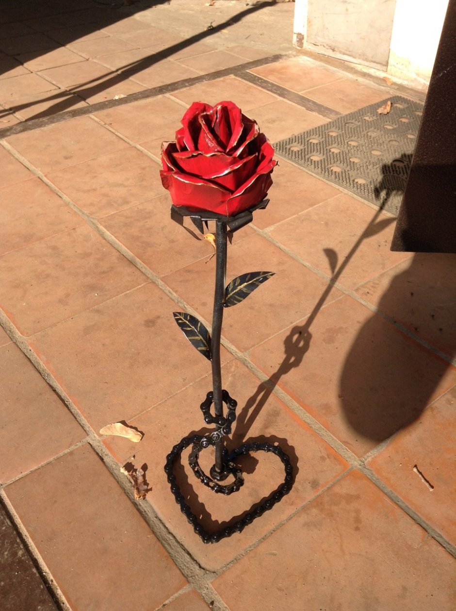 Кованная роза из металла