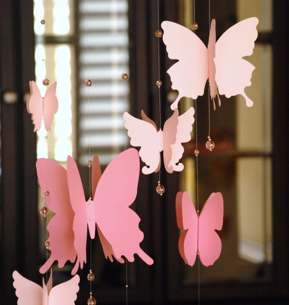 Гирлянда из бумажных бабочек