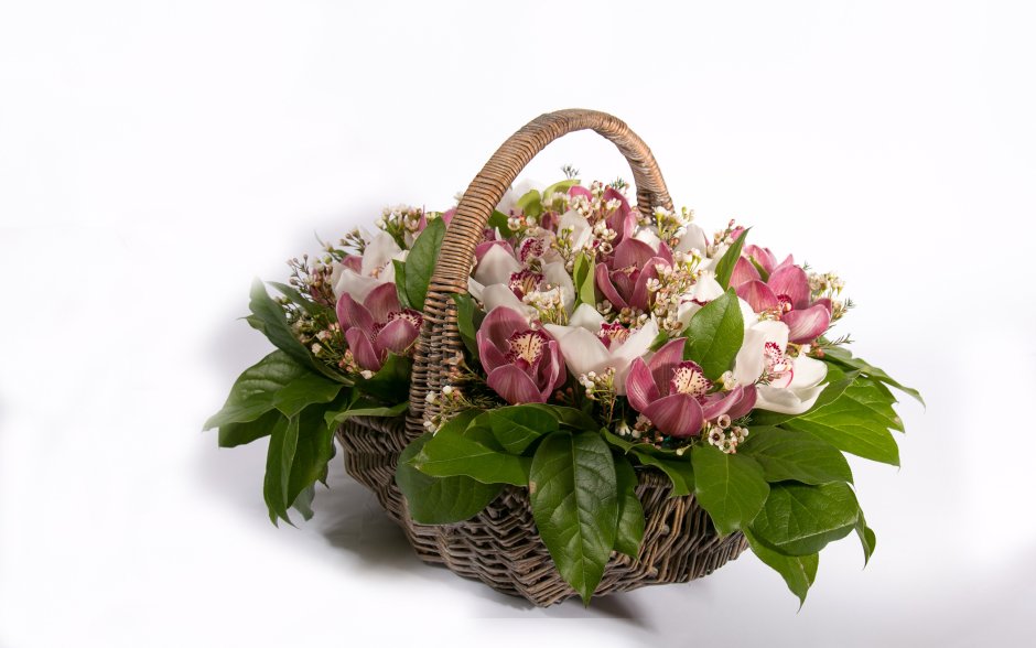 Букет цветов в корзине