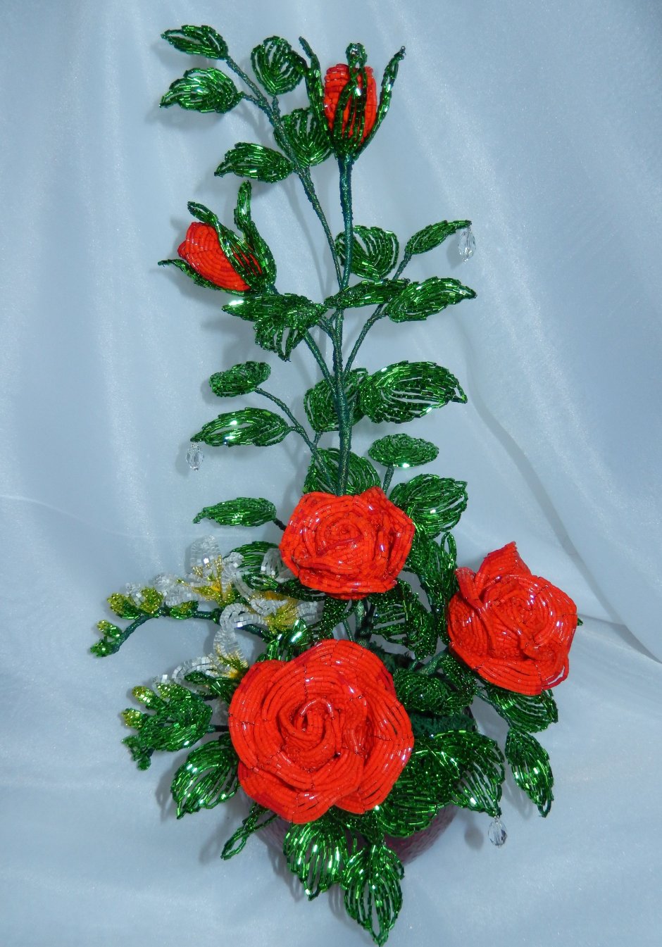 Кустовая роза бисером