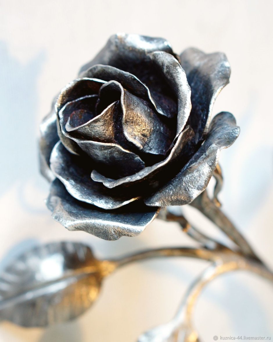 Кованная роза из металла