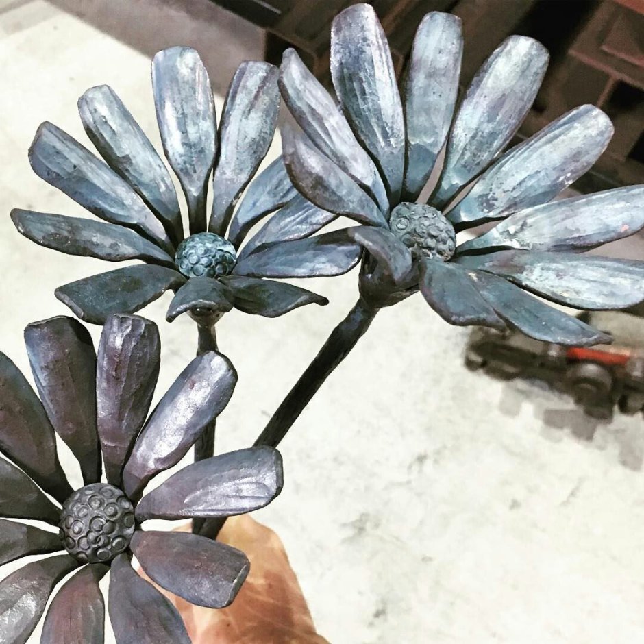 Цветы из кованного металла