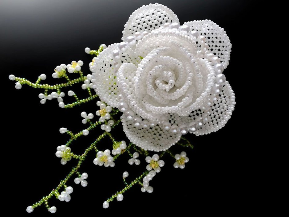 Белые цветы из бисера